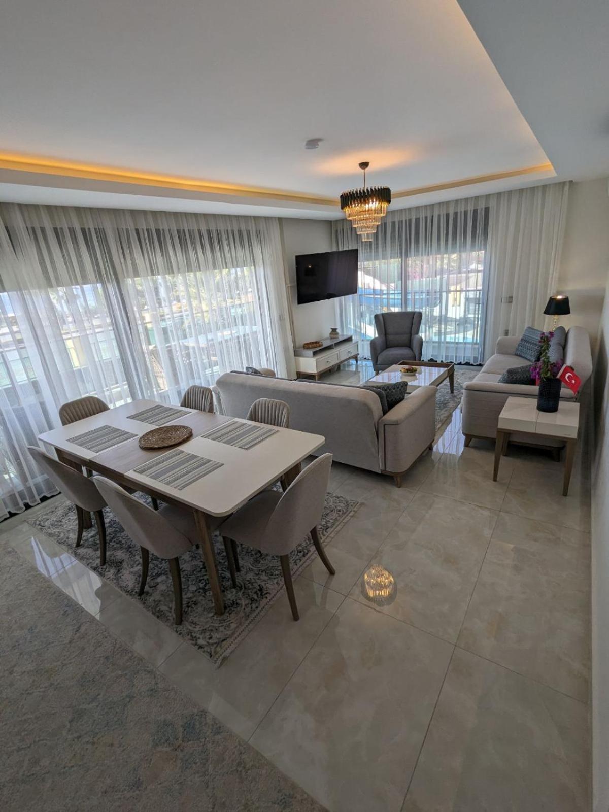 Luxurious With Sea View And Spa Center Apartment *